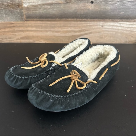 UGG Womens Dakota Black Suede Moc Toe Slip-On Lined Moccasin Slipper Size 10 - Picture 1 of 10